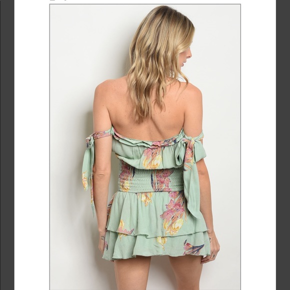 Moving sale ✨ FINAL DROP: beachy floral romper! - Picture 2 of 3